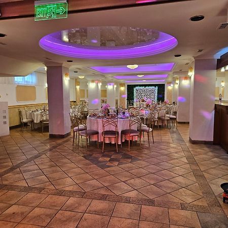 Hotel Bulevard Fagaras Luaran gambar