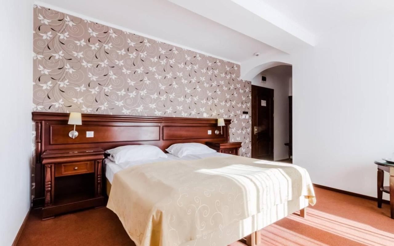 Hotel Bulevard Fagaras Luaran gambar