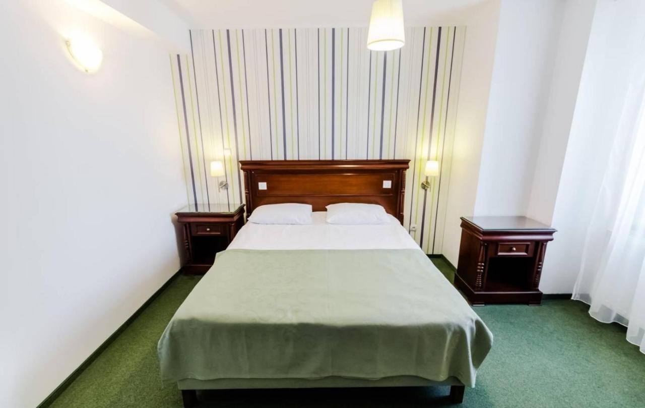 Hotel Bulevard Fagaras Luaran gambar