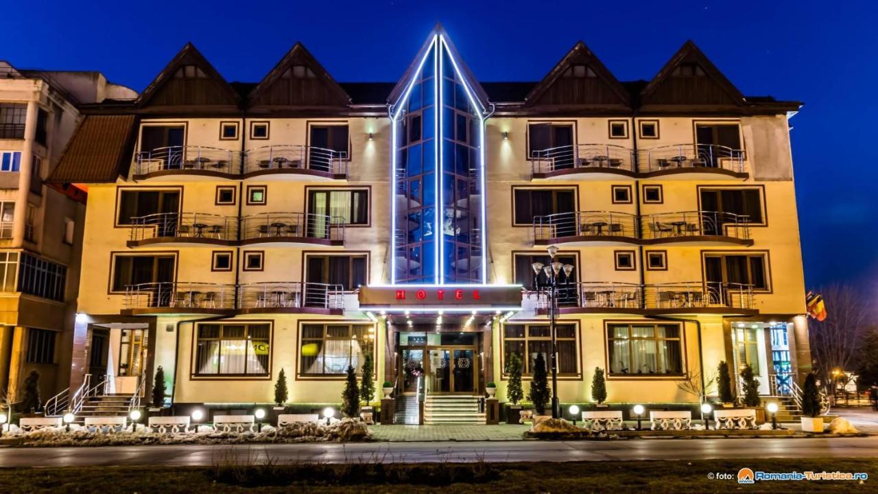 Hotel Bulevard Fagaras Luaran gambar