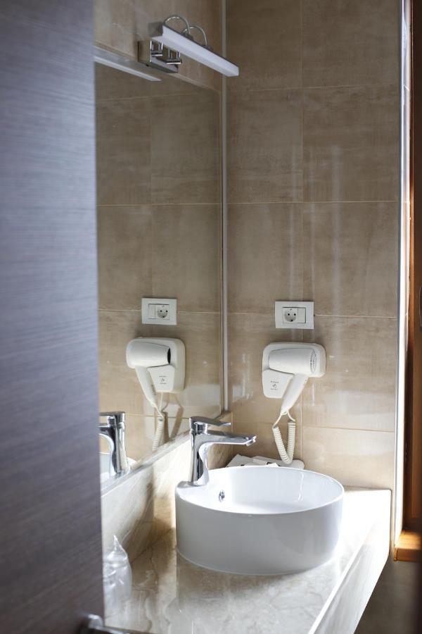 Hotel Bulevard Fagaras Luaran gambar