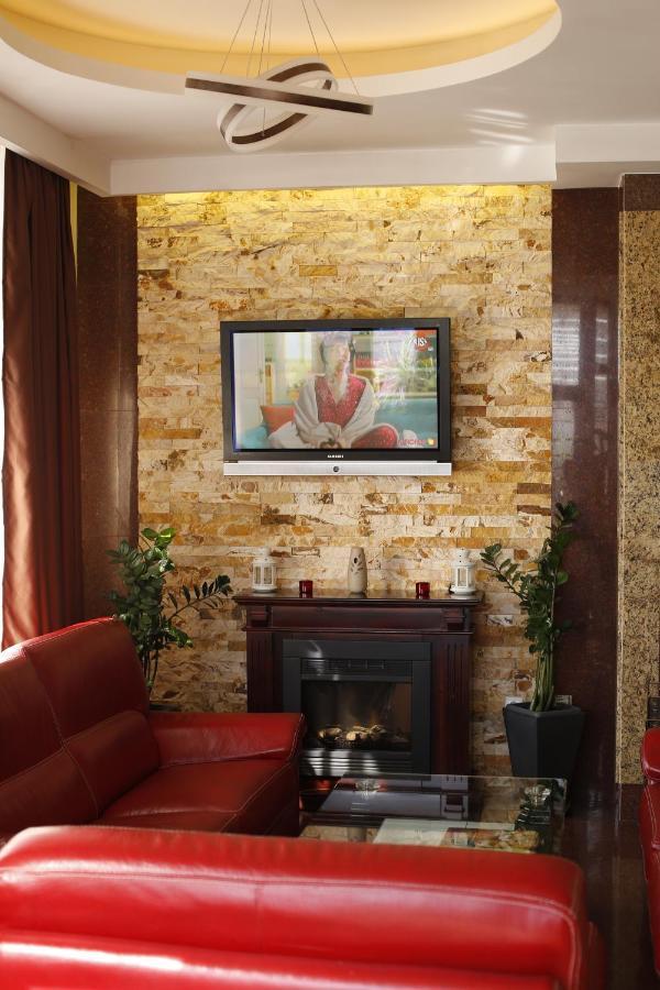 Hotel Bulevard Fagaras Luaran gambar