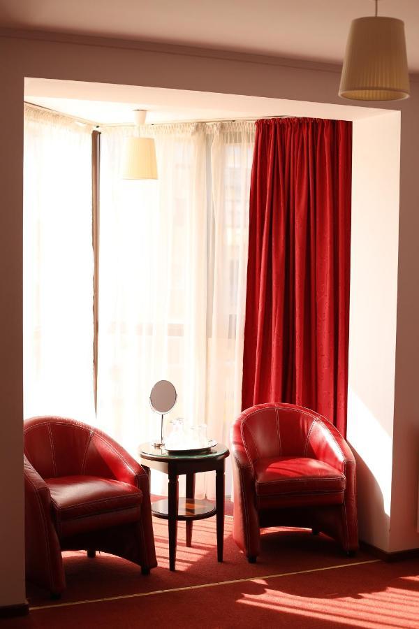 Hotel Bulevard Fagaras Luaran gambar