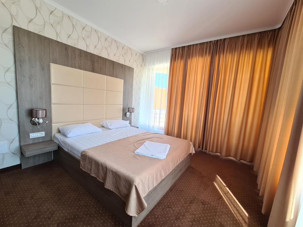 Hotel Bulevard Fagaras Luaran gambar