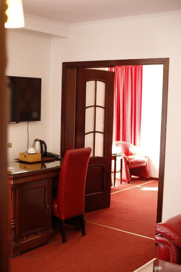 Hotel Bulevard Fagaras Luaran gambar