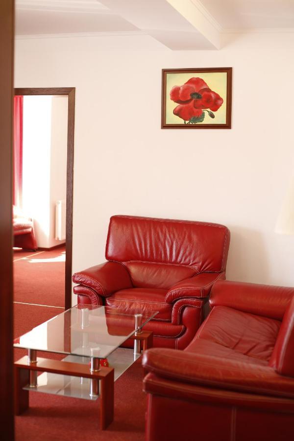 Hotel Bulevard Fagaras Luaran gambar