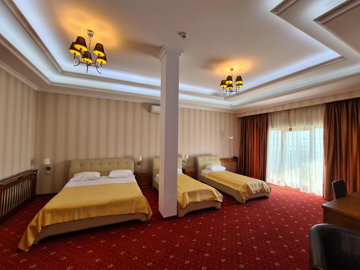 Hotel Bulevard Fagaras Luaran gambar