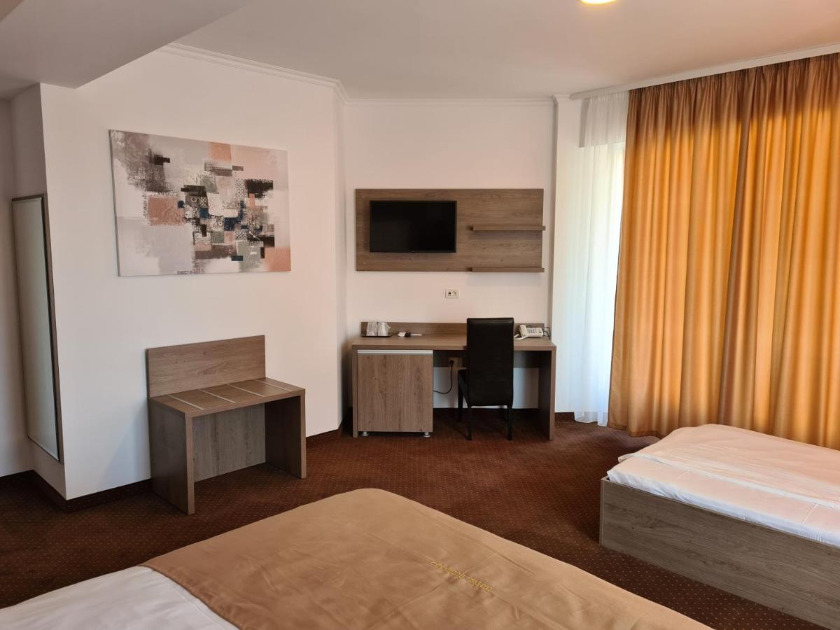 Hotel Bulevard Fagaras Luaran gambar