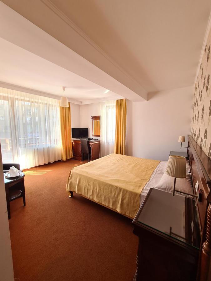 Hotel Bulevard Fagaras Luaran gambar