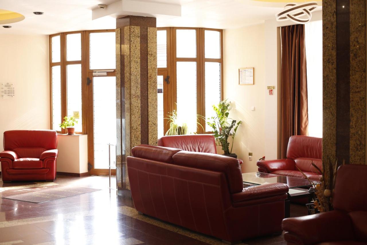 Hotel Bulevard Fagaras Luaran gambar
