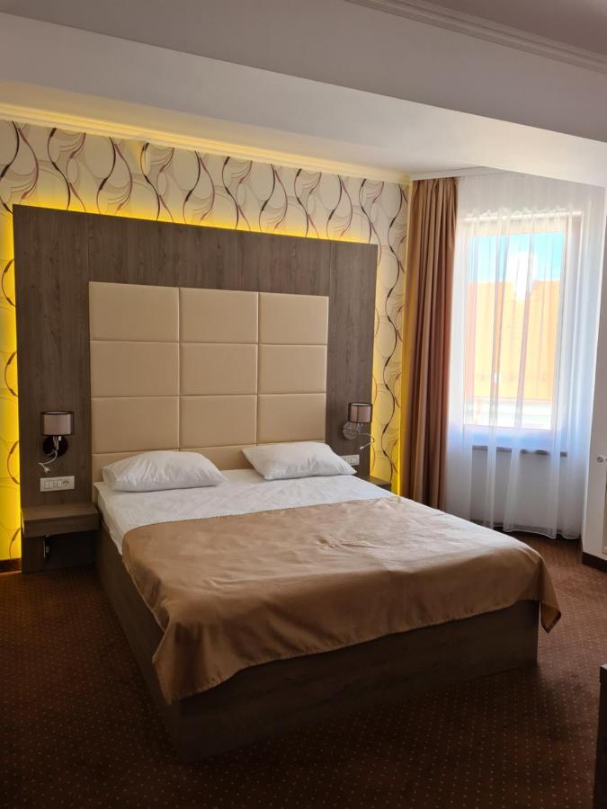 Hotel Bulevard Fagaras Luaran gambar
