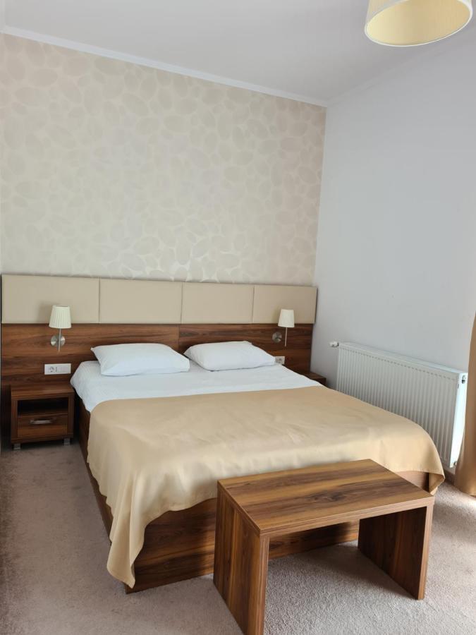 Hotel Bulevard Fagaras Luaran gambar