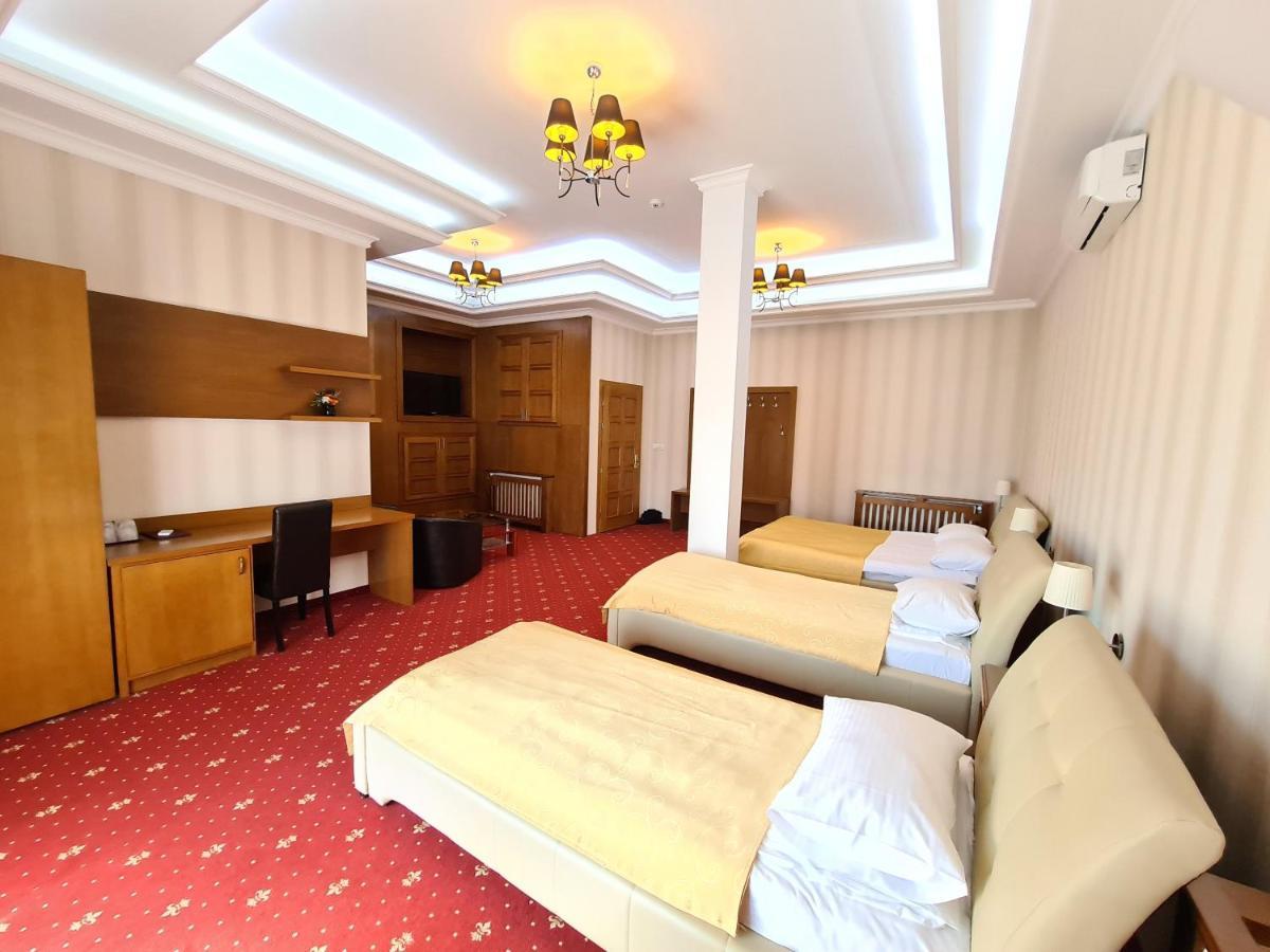 Hotel Bulevard Fagaras Luaran gambar