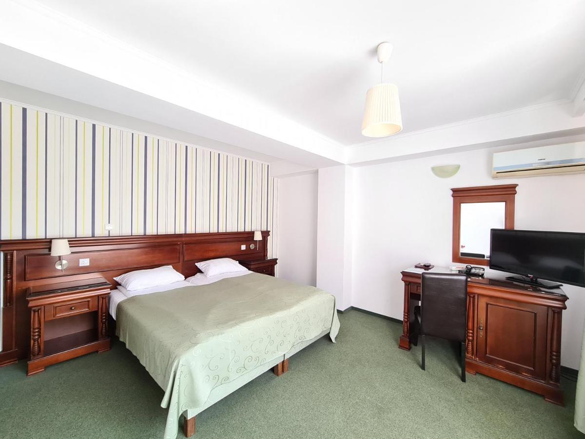 Hotel Bulevard Fagaras Luaran gambar