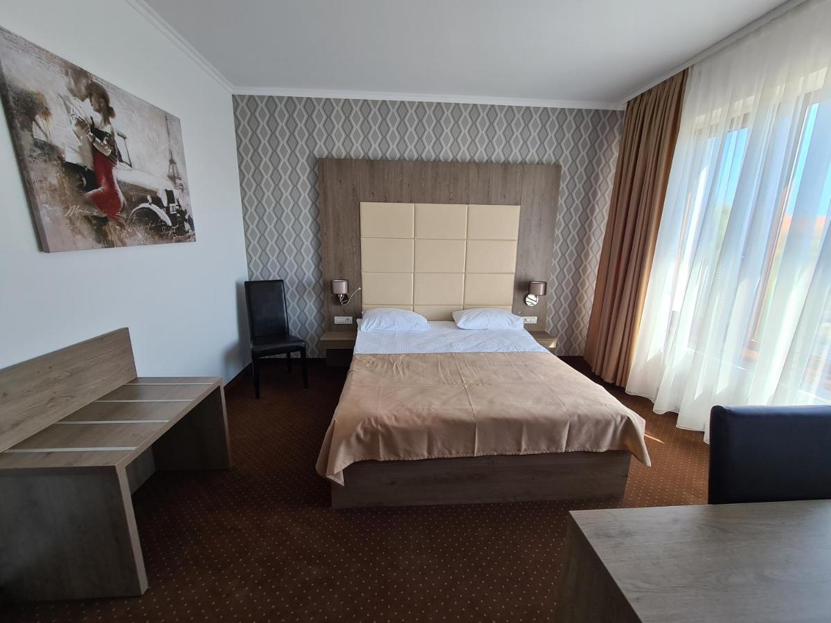 Hotel Bulevard Fagaras Luaran gambar