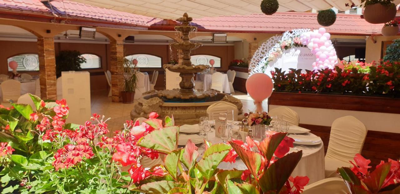 Hotel Bulevard Fagaras Luaran gambar