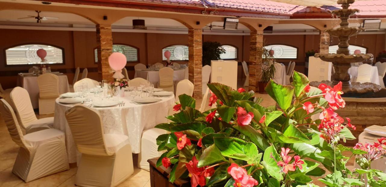 Hotel Bulevard Fagaras Luaran gambar