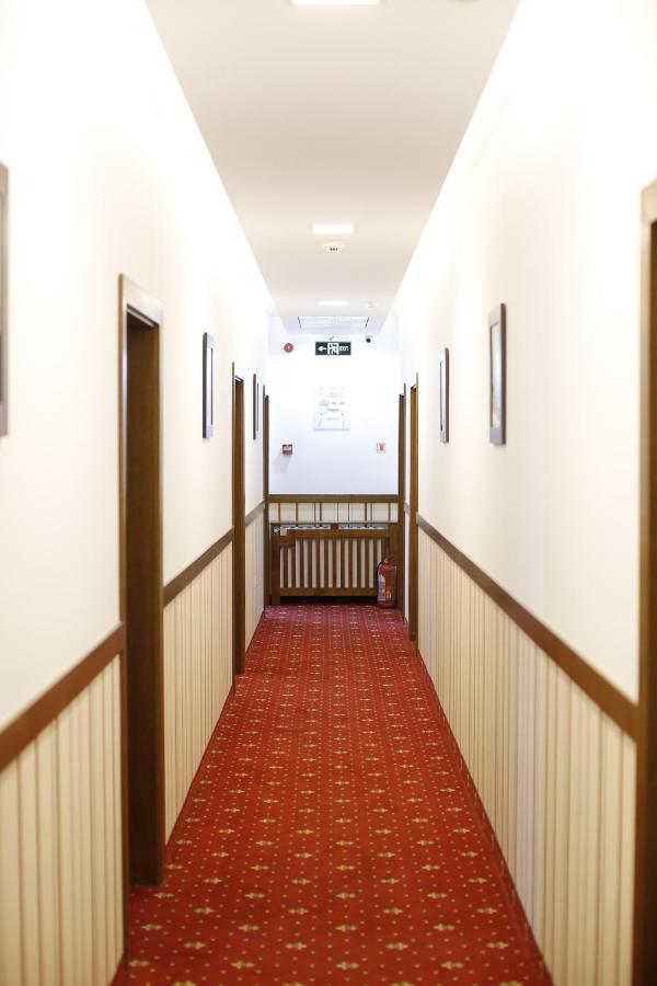 Hotel Bulevard Fagaras Luaran gambar