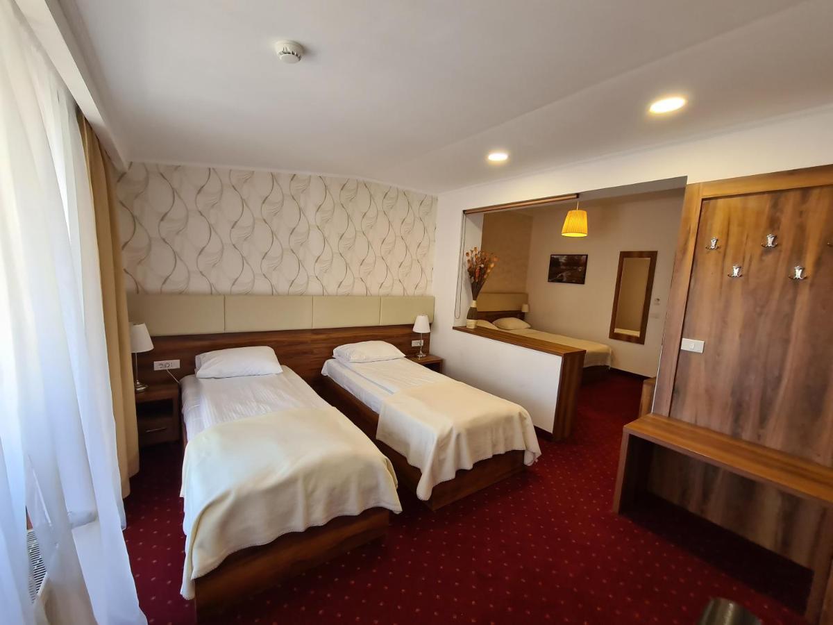 Hotel Bulevard Fagaras Luaran gambar