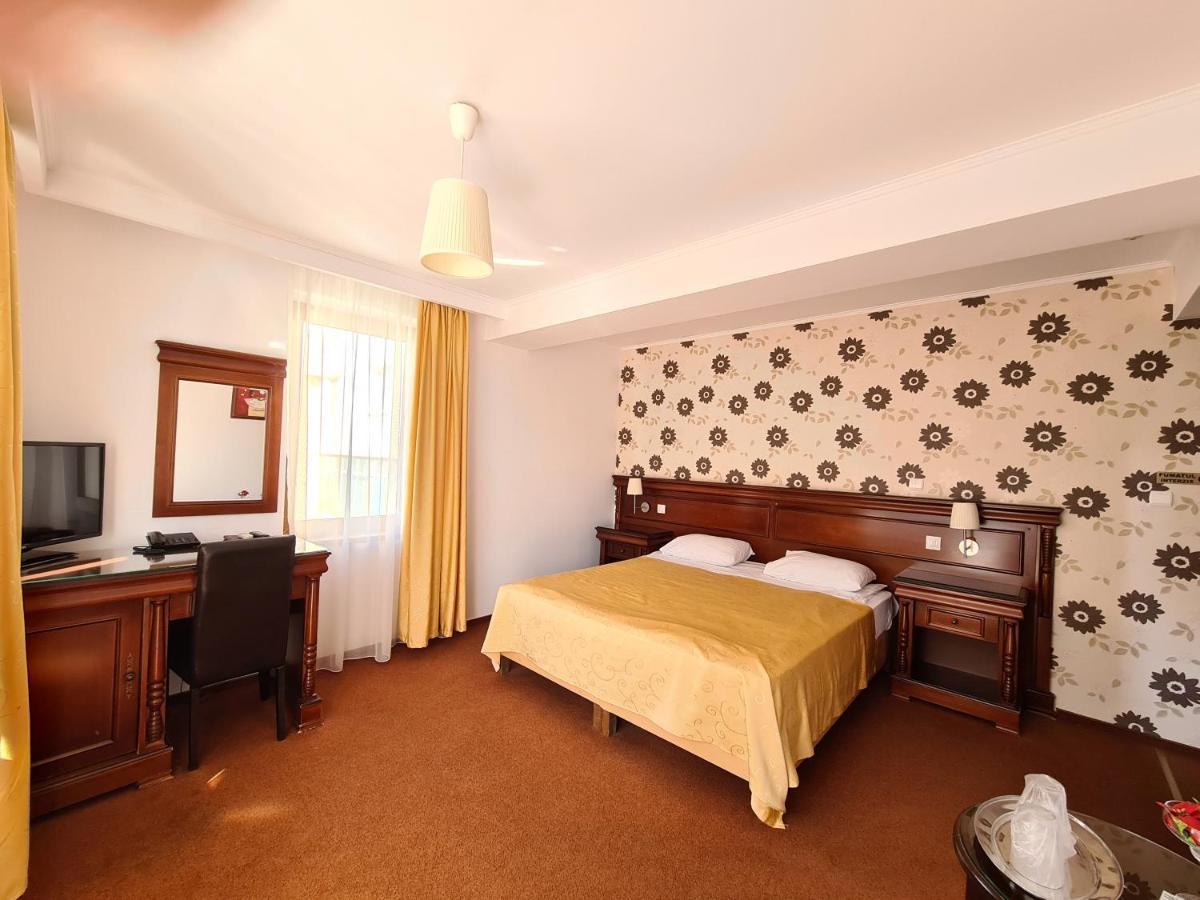 Hotel Bulevard Fagaras Luaran gambar