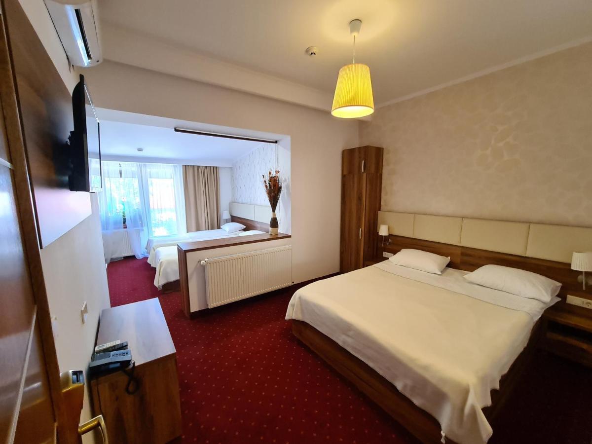 Hotel Bulevard Fagaras Luaran gambar
