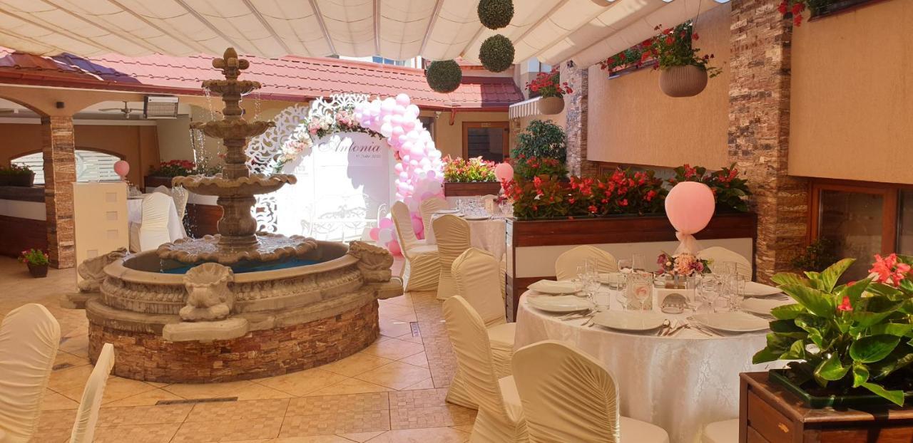 Hotel Bulevard Fagaras Luaran gambar
