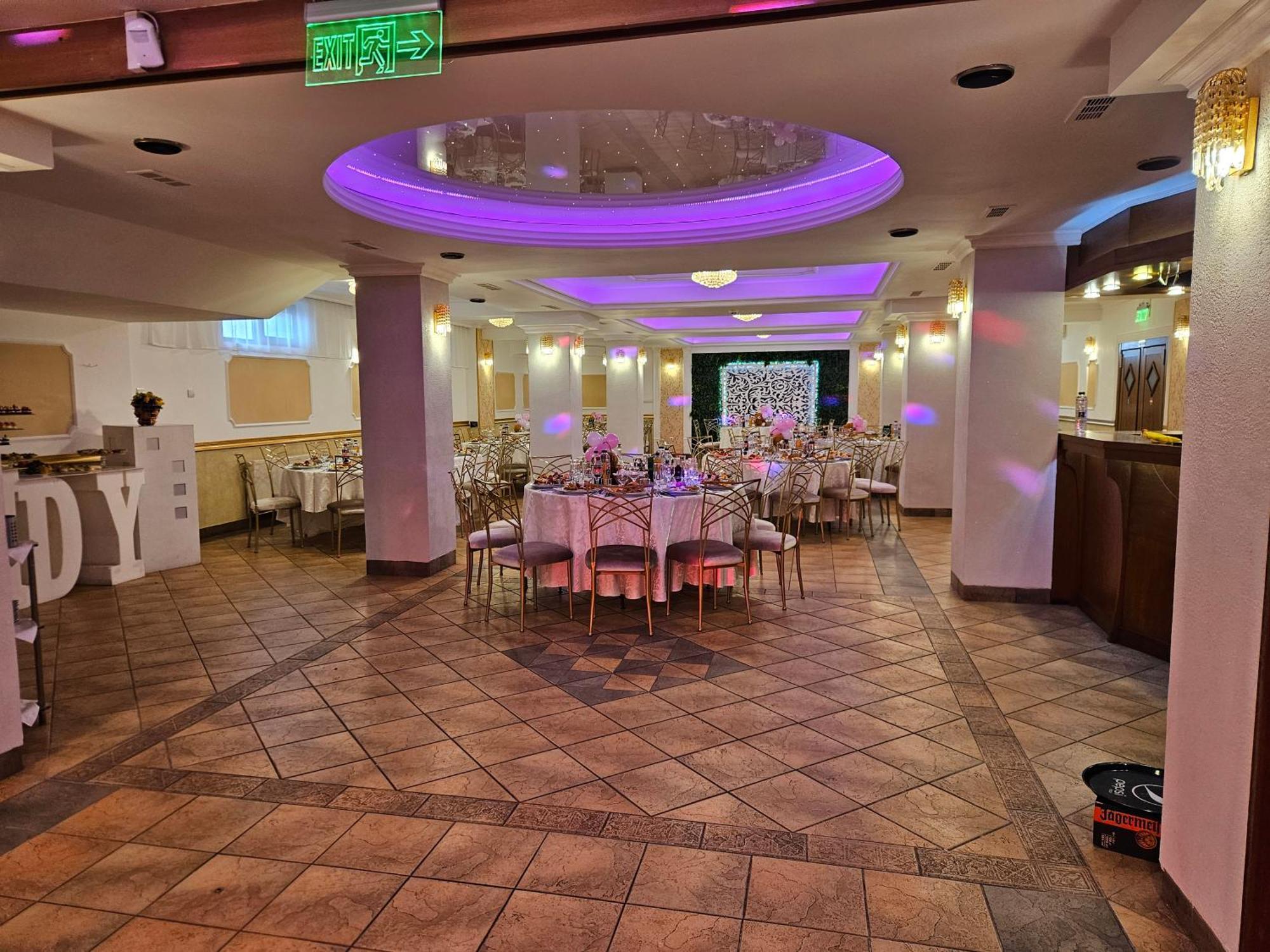 Hotel Bulevard Fagaras Luaran gambar