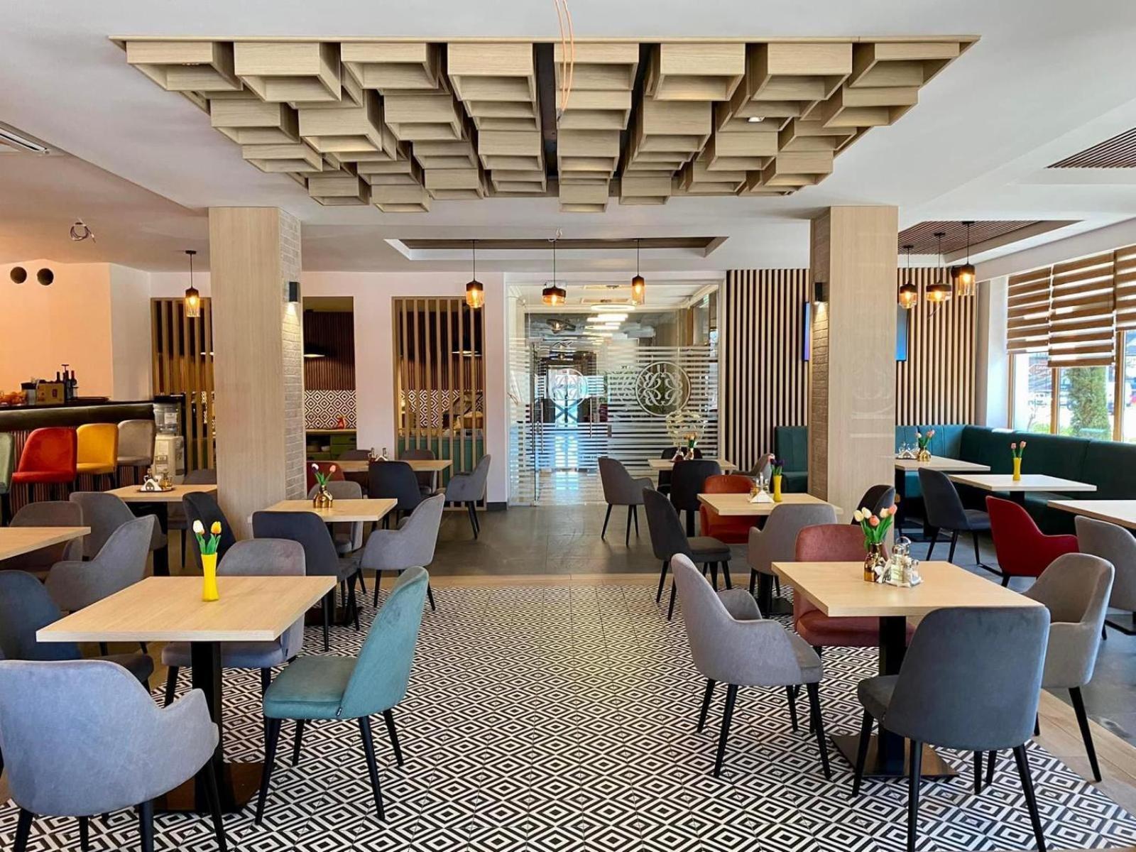Hotel Bulevard Fagaras Luaran gambar